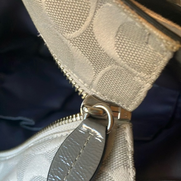 Coach: Gray (F14693) Signature C Canvas Tote Bag - Picture 5 of 16